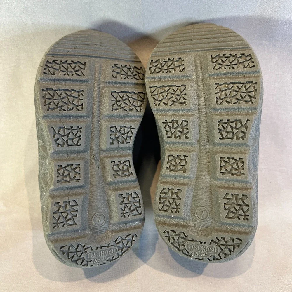 Oshkosh B'Gosh Abe Play Toddler 8 M Strappy Gray Red Textile Closed Toe Sandals